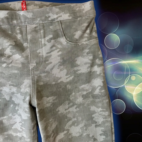 Spanx ‘Ankle Jean-ish Leggings’ in Gray “Stone Wash Camo” Size Medium - Picture 8 of 16